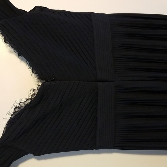 Goegeous Black Dress with Lace and Pleat detailing 💃🏼 - Picture 8 of 8